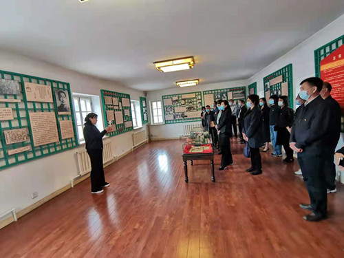 重走红色故地  追寻红色足迹 ——省院组织参观二道沟邮局旧址